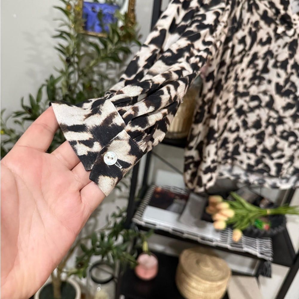 Rails Blurred Cheetah Print Blouse XS | Flowy Animal Print Top - Picture 3 of 10